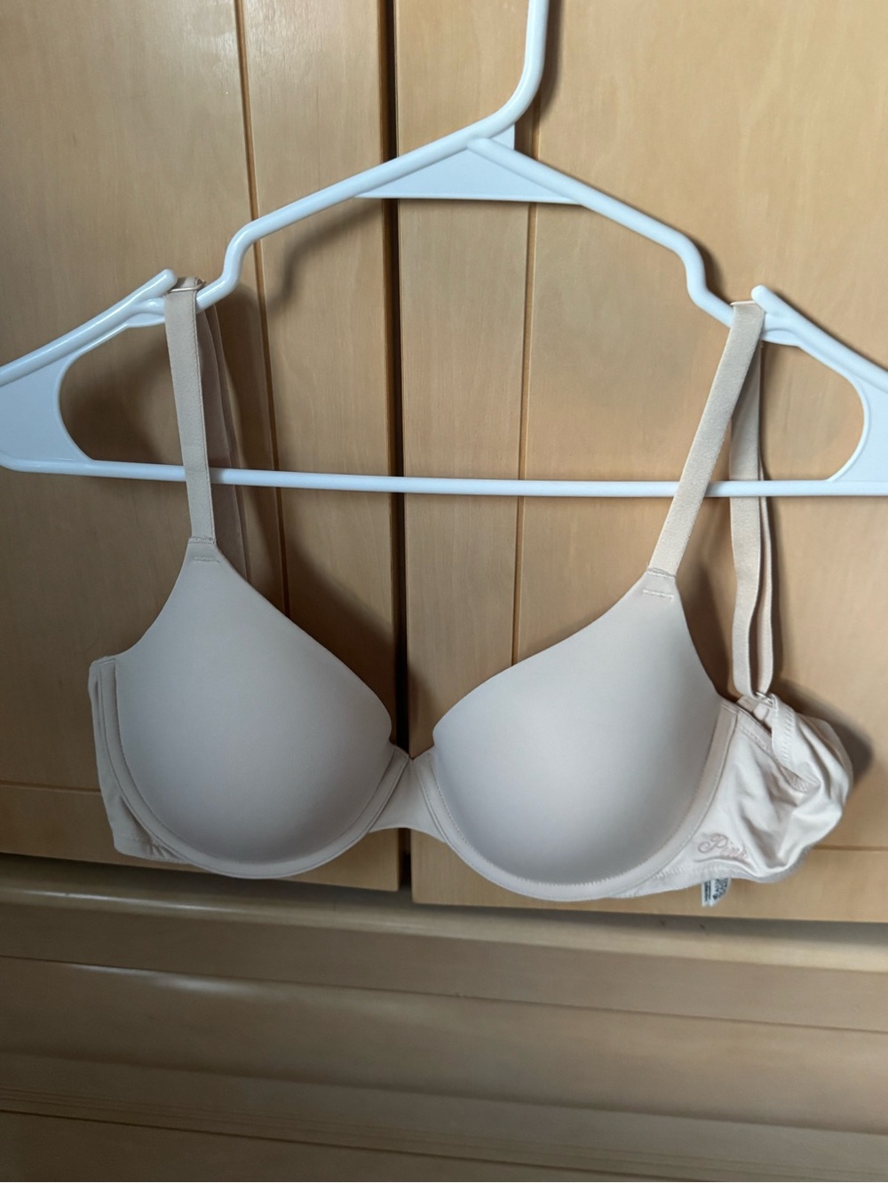 Women’s Victoria’s Secret pink bra